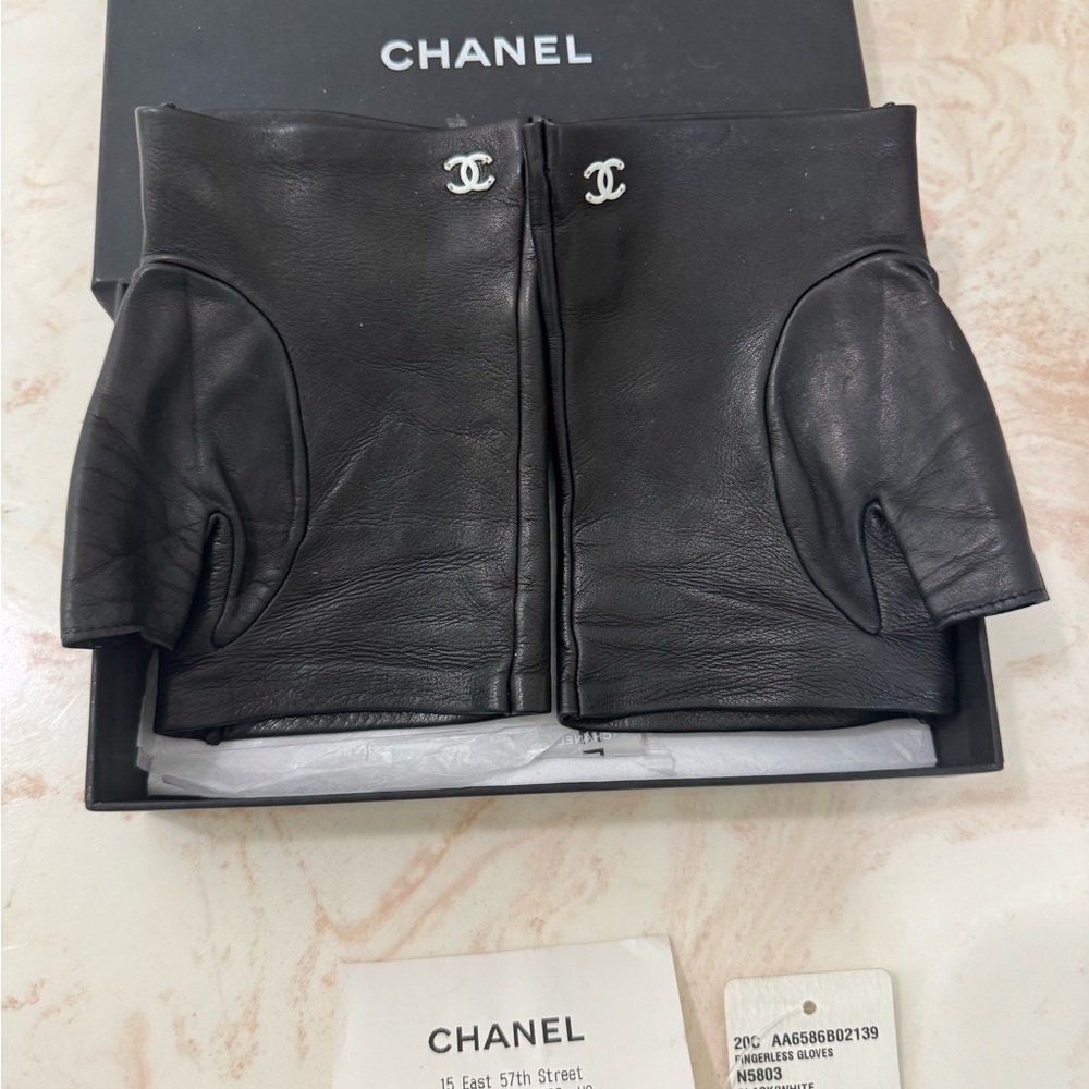 CHANEL Fingerless Leather Gloves - Picture 2 of 5